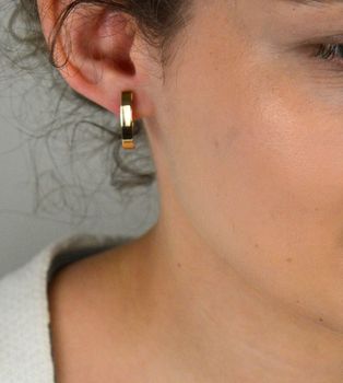 Kolczyki złote podłużne blaszki pr 375, KL 5429 375 Złote kolczyki próby 375 – minimalistyczna elegancja. Nowoczesne i stylowe kolczyki wykonane z wysokiej jakości złota próby 375 (2).JPG